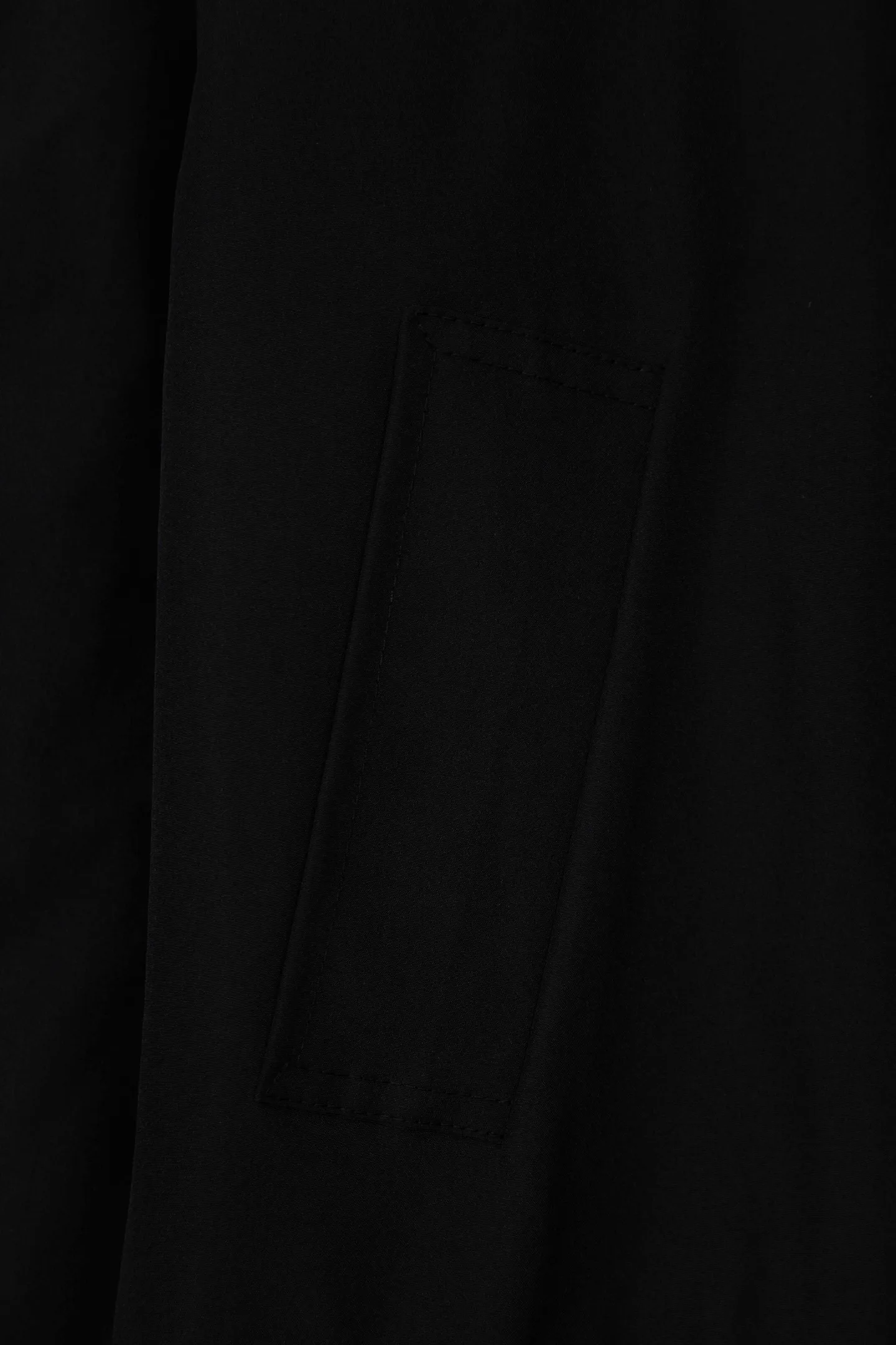 P350 Ralh Lauren men's old money style veteran stand collar workwear Harrington jacket. Ralh Lauren has gone crazy this year. The upper body of major Internet celebrities. The fabric has a double-layer shin feel and is full of weight! It's not as heavy as a regular jacket, and the ordinary cotton material feels really different. This one is super comfortable, soft and stylish, and has a green plaid interior that has a retro movie fashion feel! The fit is loose but not baggy. The size is just right and not too picky. The dropped shoulder design modifies the shoulder shape without making it look bulky. This silhouette is a style that will never go out of style after being worn for a long time. The upper body is also very durable and recognizable. The loose and reasonable fit can be worn by both men and women, making it easy to create a clean and refreshing youthful look. The embroidery on the chest is all German Oman embroidery fiber with original data. The embroidery process is very particular. It uses Japanese Tajima machines to ensure the embroidery is exquisite and three-dimensional. That is what I said is different from the ones on the market. Regarding the workmanship, the version is a loose version and can be used by boys and girls!! Color: black, navy, size: S-XL